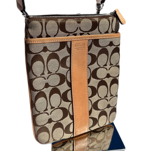Coach Handbags - Coach Signature C Crossbody Convertible Hand bag